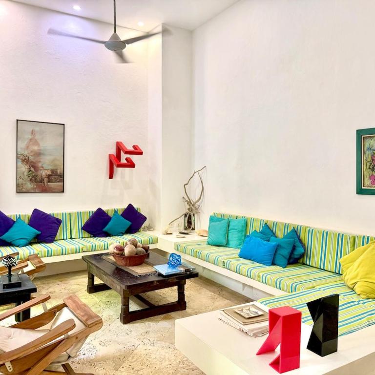 Calamari Homes - El Porvenir 205 - Walled City - Three-Bedroom Apartment - 1