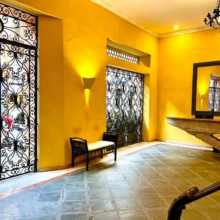 Calamari Homes - El Porvenir 205 - Walled City - Three-Bedroom Apartment - 5