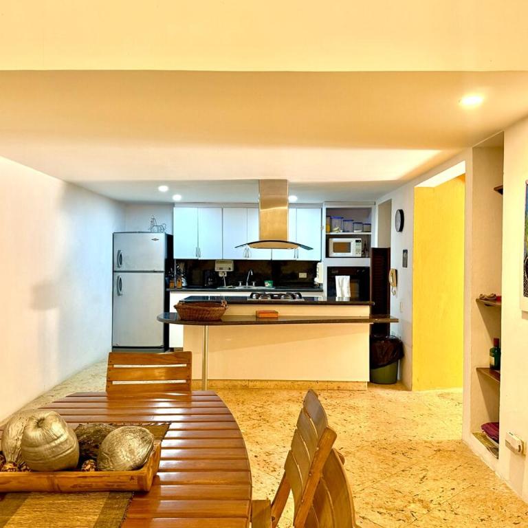 Calamari Homes - El Porvenir 205 - Walled City - Three-Bedroom Apartment - 11