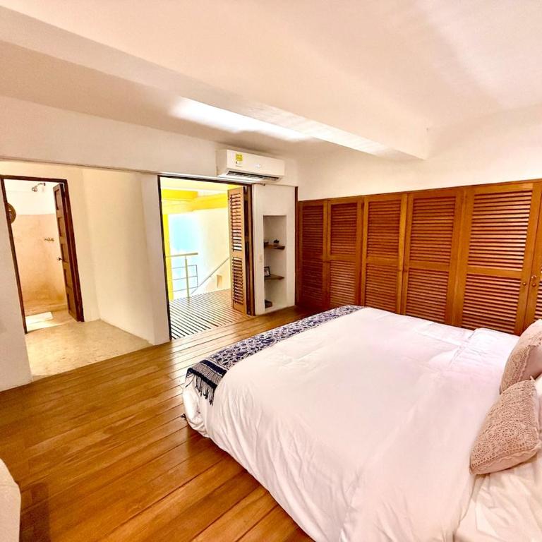 Calamari Homes - El Porvenir 205 - Walled City - Three-Bedroom Apartment - 12
