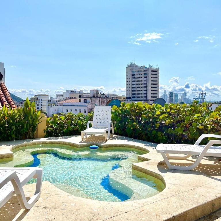 Calamari Homes - El Porvenir 205 - Walled City - Three-Bedroom Apartment - 15