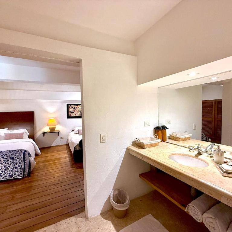 Calamari Homes - El Porvenir 205 - Walled City - Three-Bedroom Apartment - 16