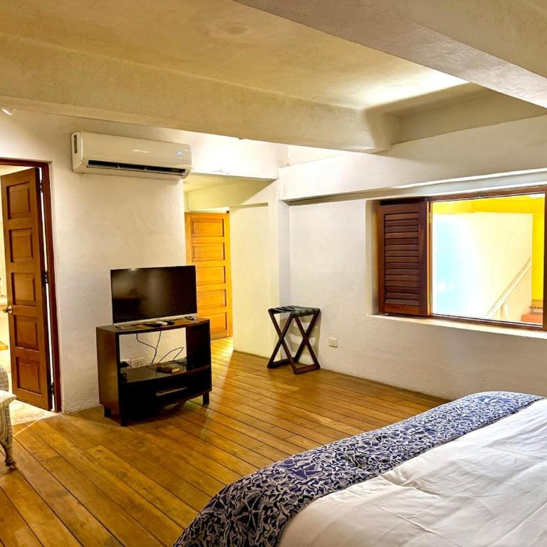 Calamari Homes - El Porvenir 205 - Walled City - Three-Bedroom Apartment - 19