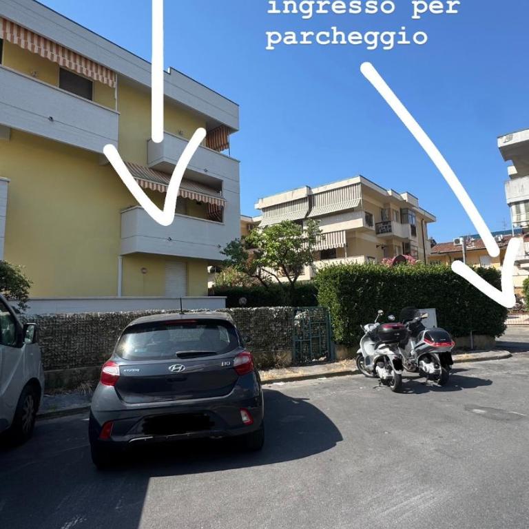 Appartamento al piano terra - 1,5km dal mare - Appartamento con 2 Camere da Letto e Balcone - 7