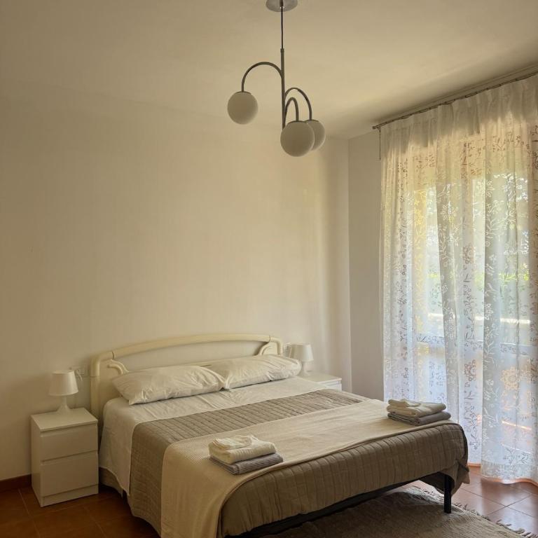 Appartamento al piano terra - 1,5km dal mare - Appartamento con 2 Camere da Letto e Balcone - 9