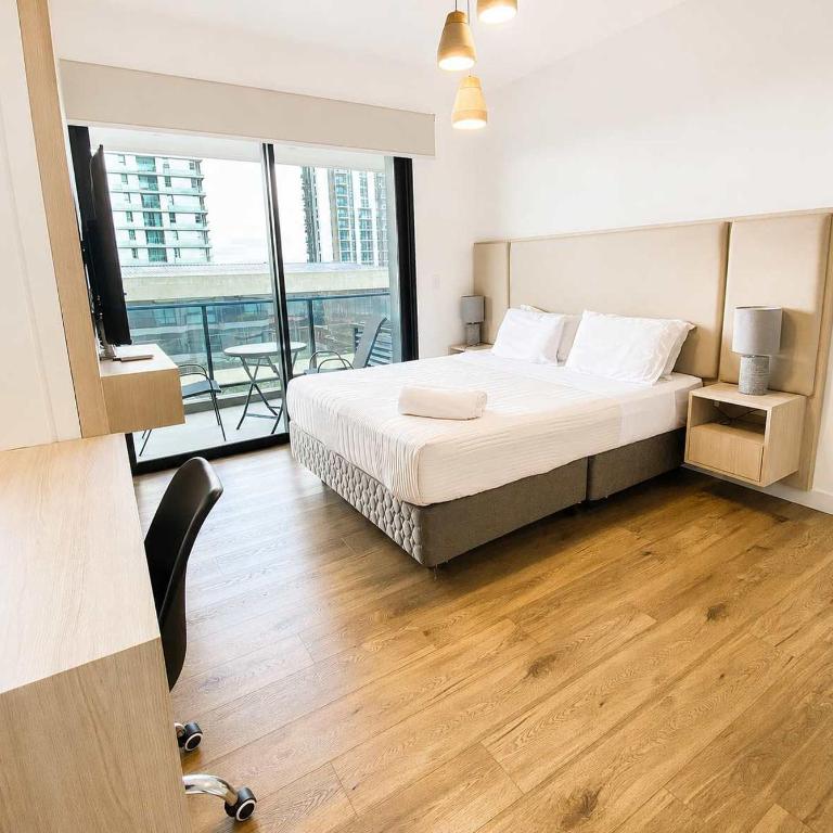 Chic & Cozy Apartment near Shopping del Sol - Deluxe Queen Studio - 3