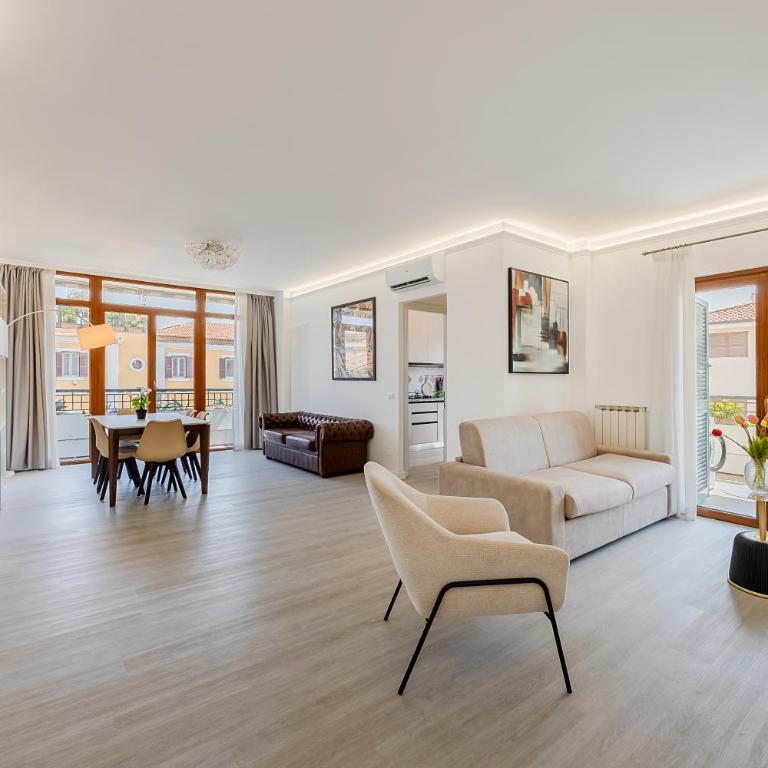 La Casa del Tomo - Metro A - Parcheggio Privato - 6 ospiti - Appartamento con 2 Camere da Letto - 3