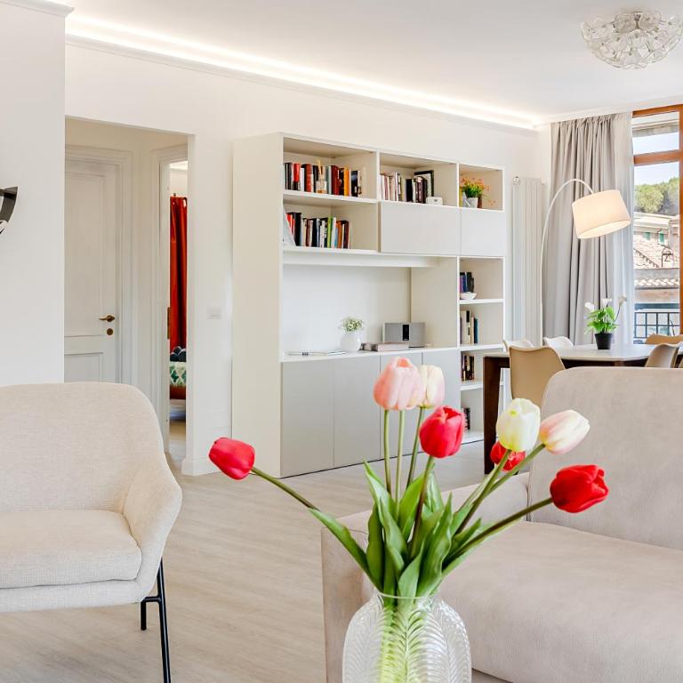 La Casa del Tomo - Metro A - Parcheggio Privato - 6 ospiti - Appartamento con 2 Camere da Letto - 82
