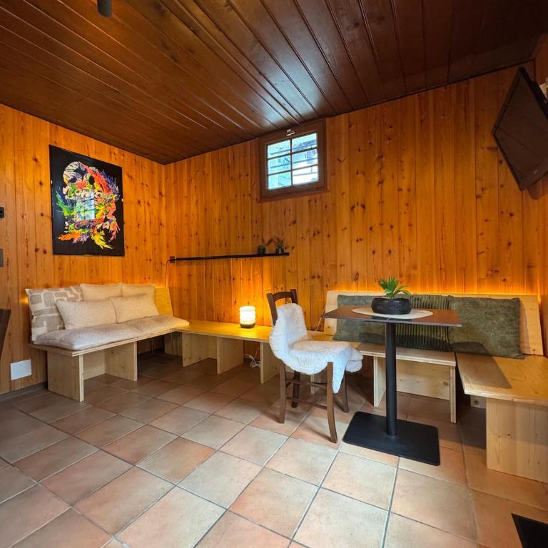 Tiny Chalet in Champéry 4 min Walk to Ski Lift & Train - Chalet 1 Chambre - 3