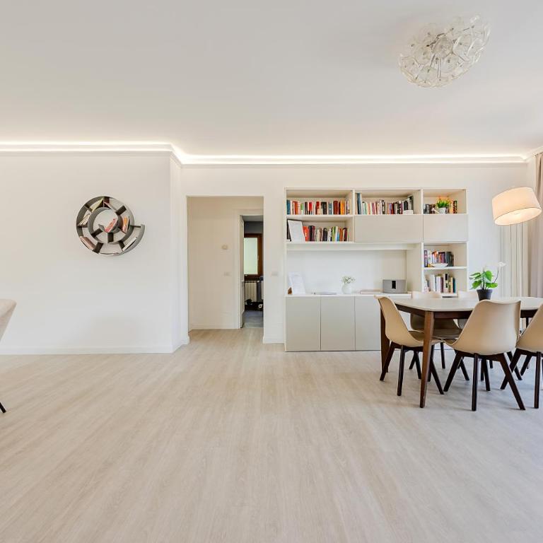 La Casa del Tomo - Metro A - Parcheggio Privato - 6 ospiti - Appartamento con 2 Camere da Letto - 88