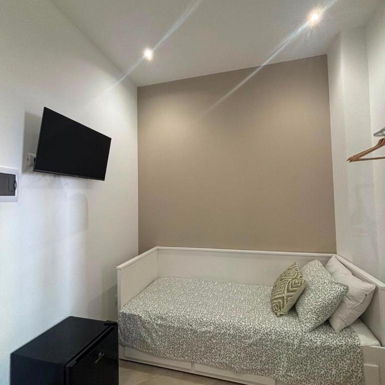 Sicily Rooms Living - Single Room with Private Bathroom - 3