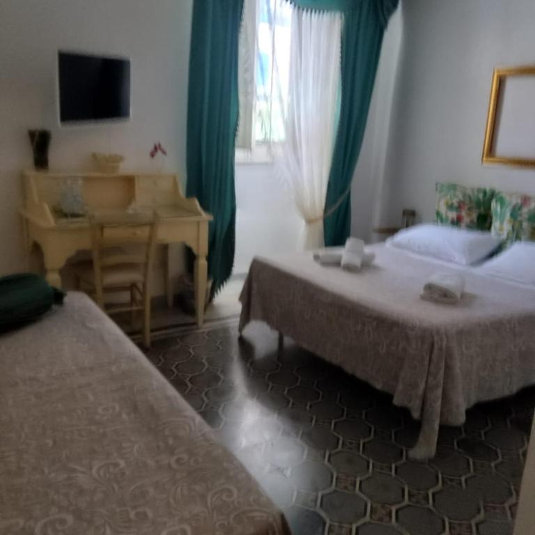 Franco-Home - Camera Tripla Deluxe - 1
