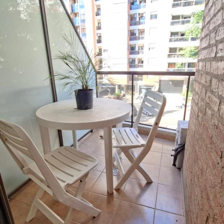 Metros de la terminal, top ubicacion, wifi rapido, cochera en frente - Apartamento de 1 dormitorio - 6