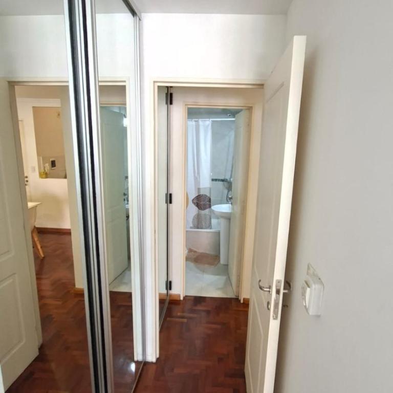 Metros de la terminal, top ubicacion, wifi rapido, cochera en frente - Apartamento de 1 dormitorio - 9