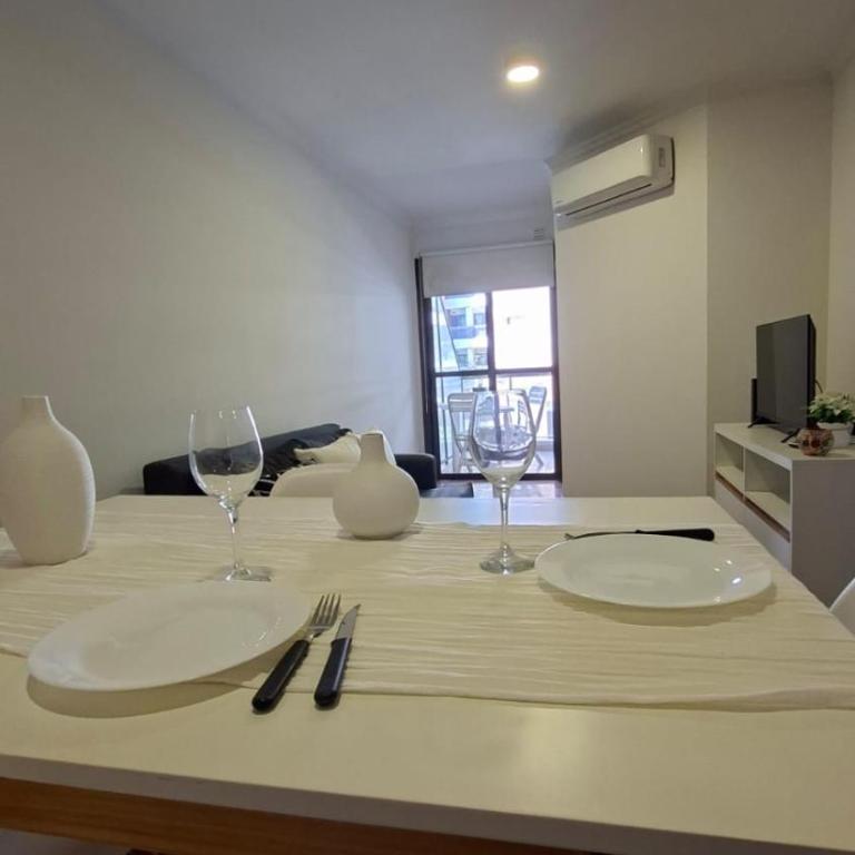 Metros de la terminal, top ubicacion, wifi rapido, cochera en frente - Apartamento de 1 dormitorio - 2