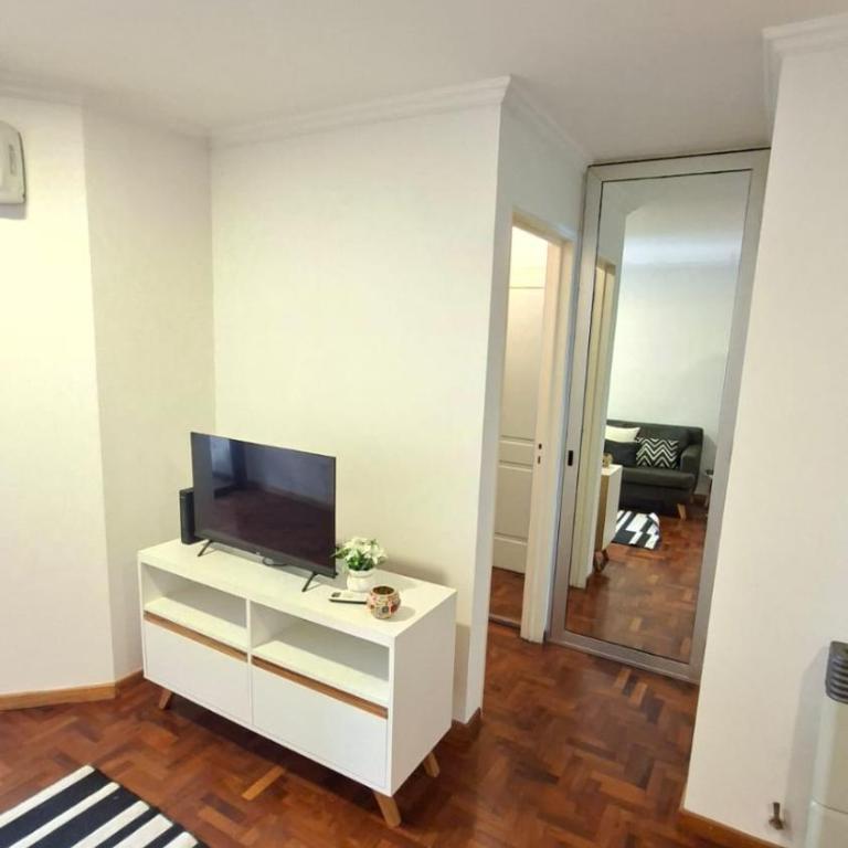 Metros de la terminal, top ubicacion, wifi rapido, cochera en frente - Apartamento de 1 dormitorio - 18