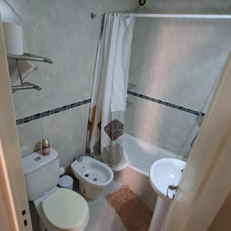 Metros de la terminal, top ubicacion, wifi rapido, cochera en frente - Apartamento de 1 dormitorio - 19
