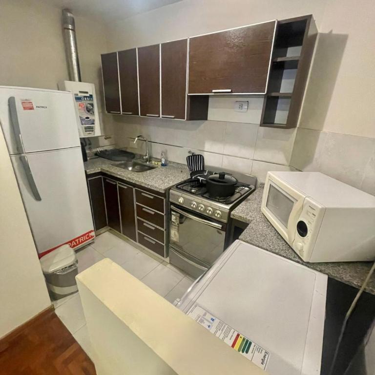 Metros de la terminal, top ubicacion, wifi rapido, cochera en frente - Apartamento de 1 dormitorio - 22