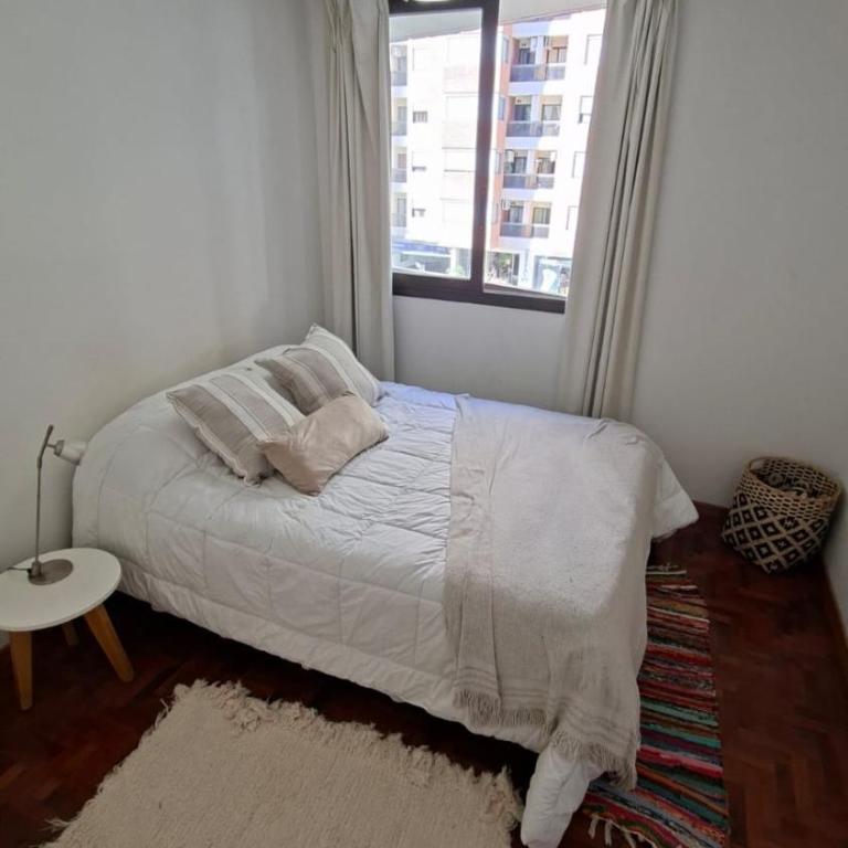 Metros de la terminal, top ubicacion, wifi rapido, cochera en frente - Apartamento de 1 dormitorio - 30