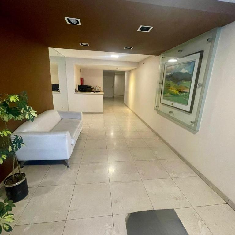 Metros de la terminal, top ubicacion, wifi rapido, cochera en frente - Apartamento de 1 dormitorio - 38
