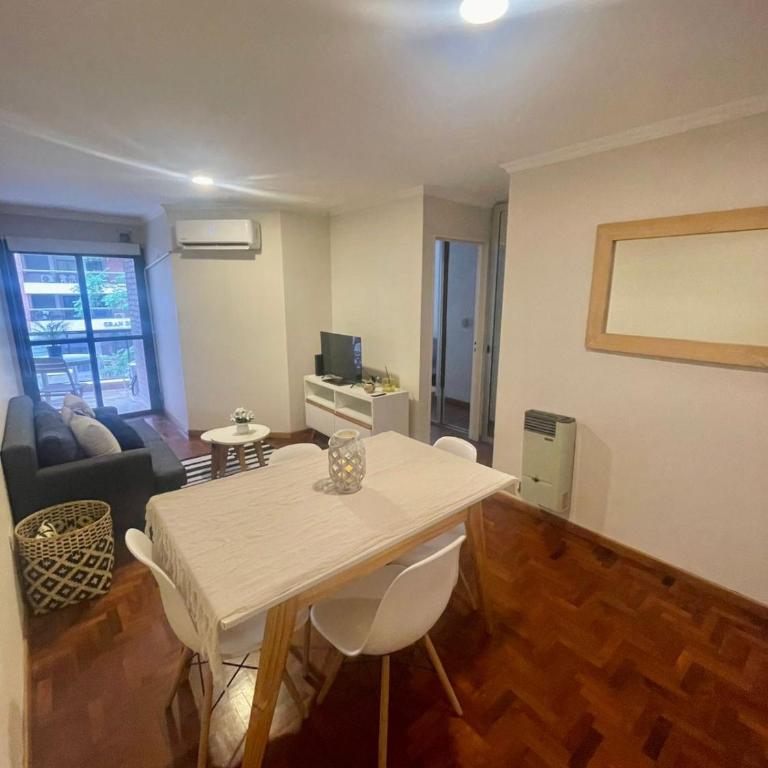 Metros de la terminal, top ubicacion, wifi rapido, cochera en frente - Apartamento de 1 dormitorio - 41