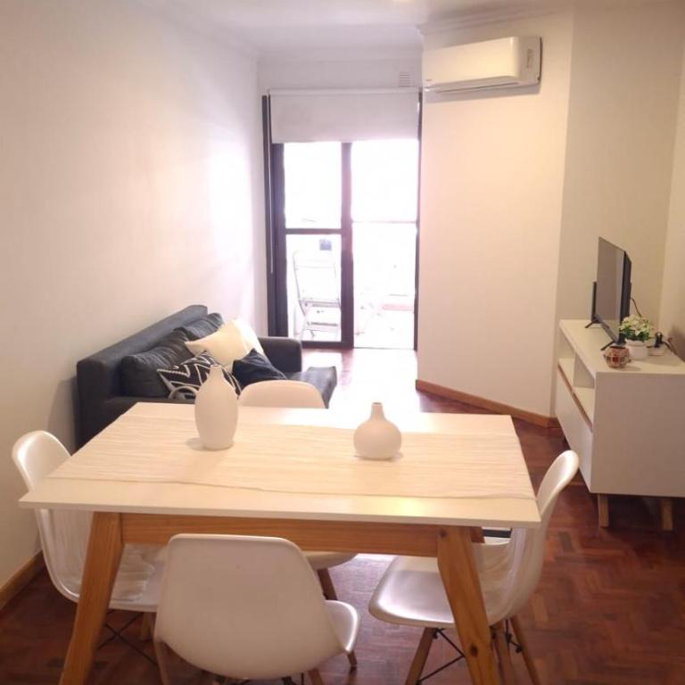 Metros de la terminal, top ubicacion, wifi rapido, cochera en frente - Apartamento de 1 dormitorio - 48