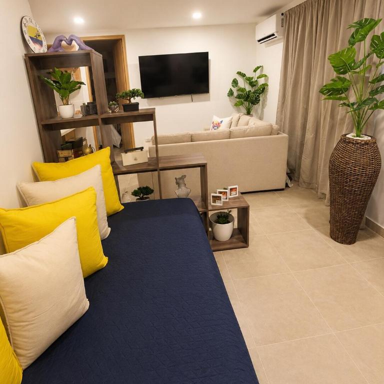 The Serena Stay Luxury BR and Office Near the Beach - Two-Bedroom Apartment - 8