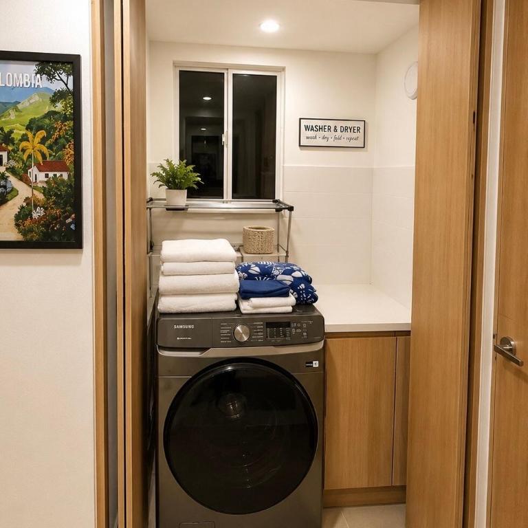 The Serena Stay Luxury BR and Office Near the Beach - Two-Bedroom Apartment - 13