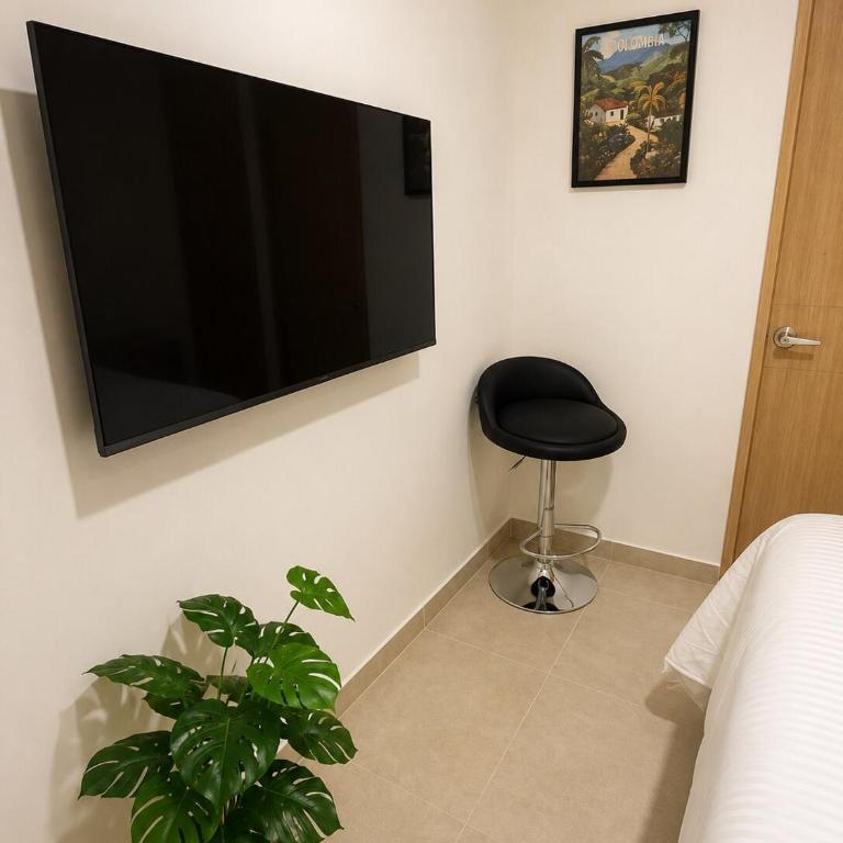 The Serena Stay Luxury BR and Office Near the Beach - Two-Bedroom Apartment - 4