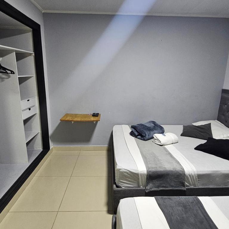aparta hotel continental estadio - Twin Room with Private Bathroom - 9