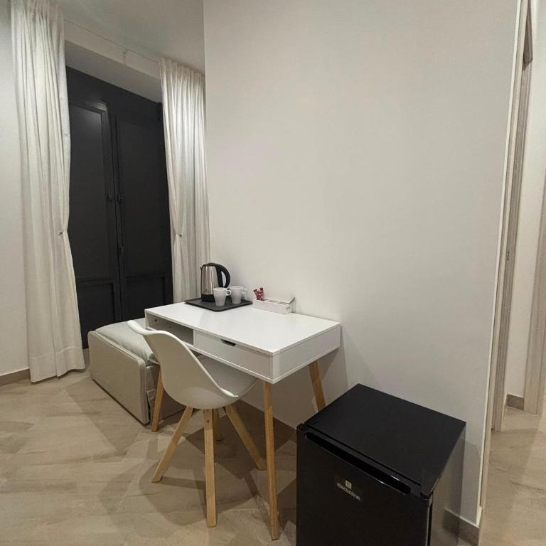 Sicily Rooms Living - Single Room - 6