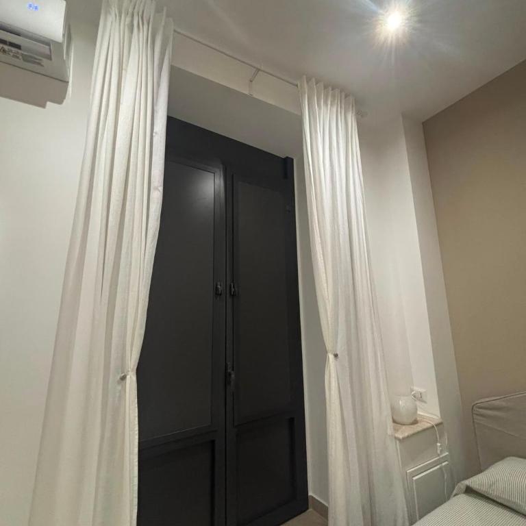 Sicily Rooms Living - Single Room - 9