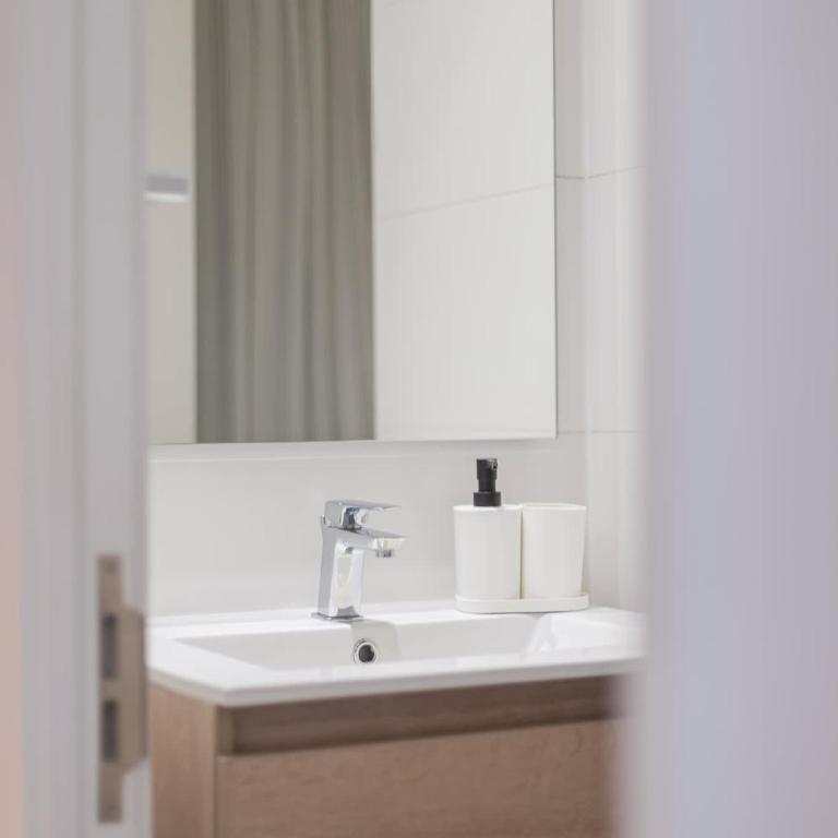 Charming Modern Studio Nunoa Cozy Urban Escape - Apartamento - 11