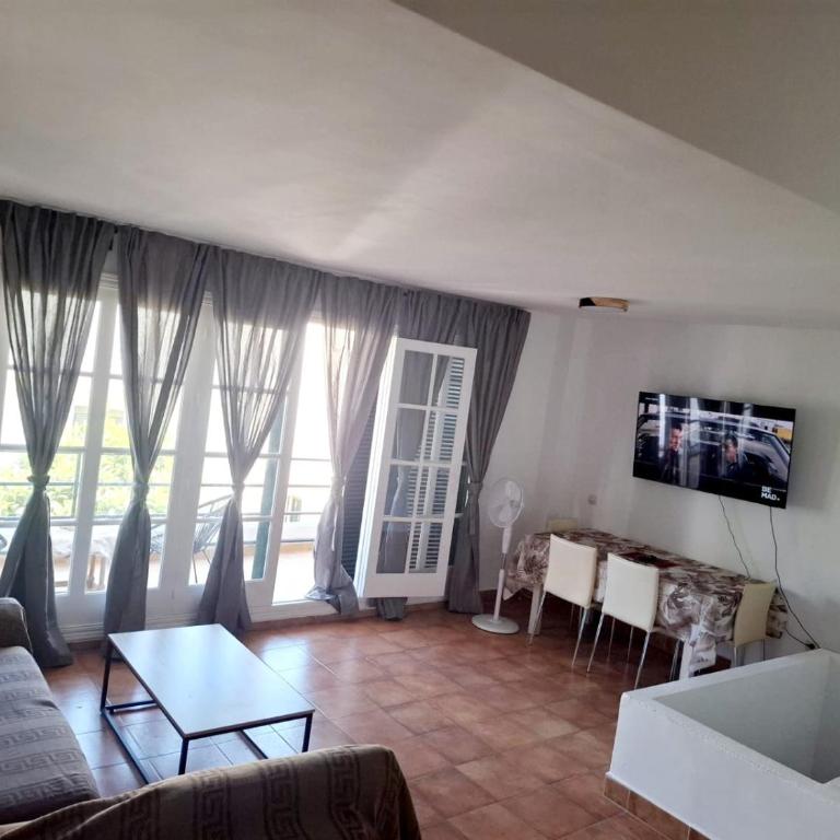 2BR Apartment & Pool & Terrace & Walk to Beach - Apartamento Deluxe de 2 dormitorios con vistas al jardín - 7