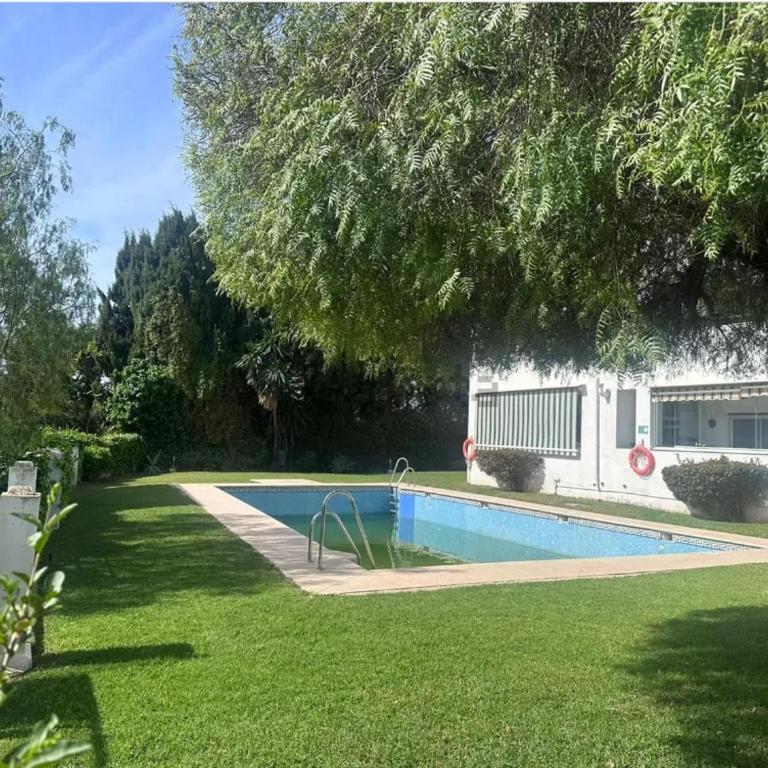2BR Apartment & Pool & Terrace & Walk to Beach - Apartamento Deluxe de 2 dormitorios con vistas al jardín - 12