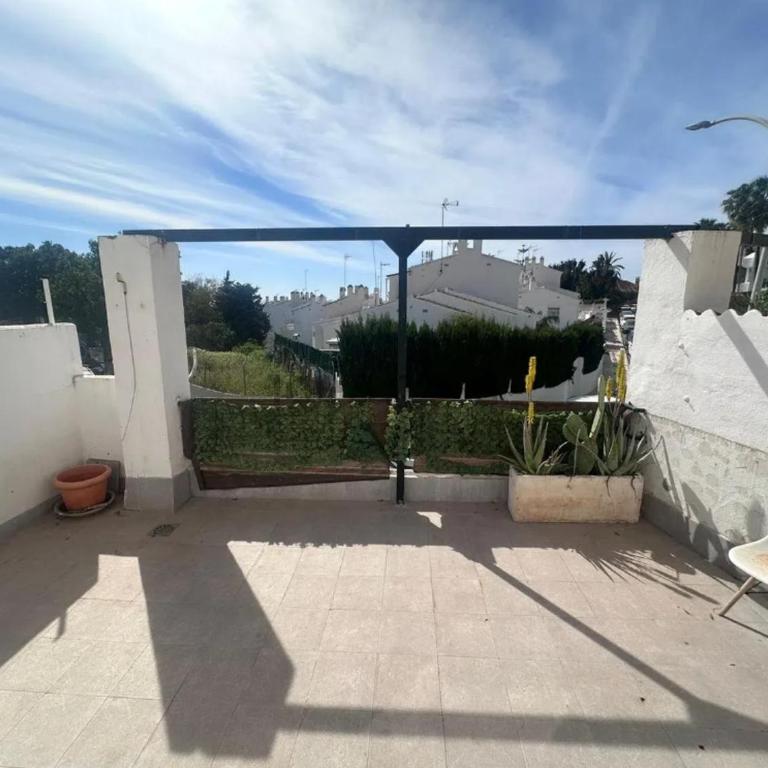 2BR Apartment & Pool & Terrace & Walk to Beach - Apartamento Deluxe de 2 dormitorios con vistas al jardín - 13