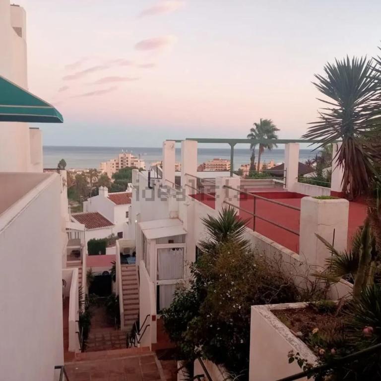 2BR Apartment & Pool & Terrace & Walk to Beach - Apartamento Deluxe de 2 dormitorios con vistas al jardín - 14