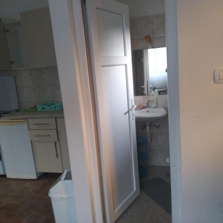 Apartmani Green - Klasična Trokrevetna Soba - 6