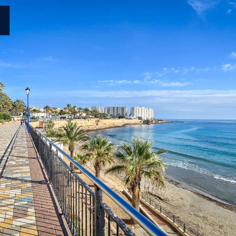 Garden Breeze Punta Prima, 2min beach walk, family Friendly, 3 Pool a Garden, jacuzzi - Deluxe-Apartment mit 2 Schlafzimmern und Gartenblick - 23