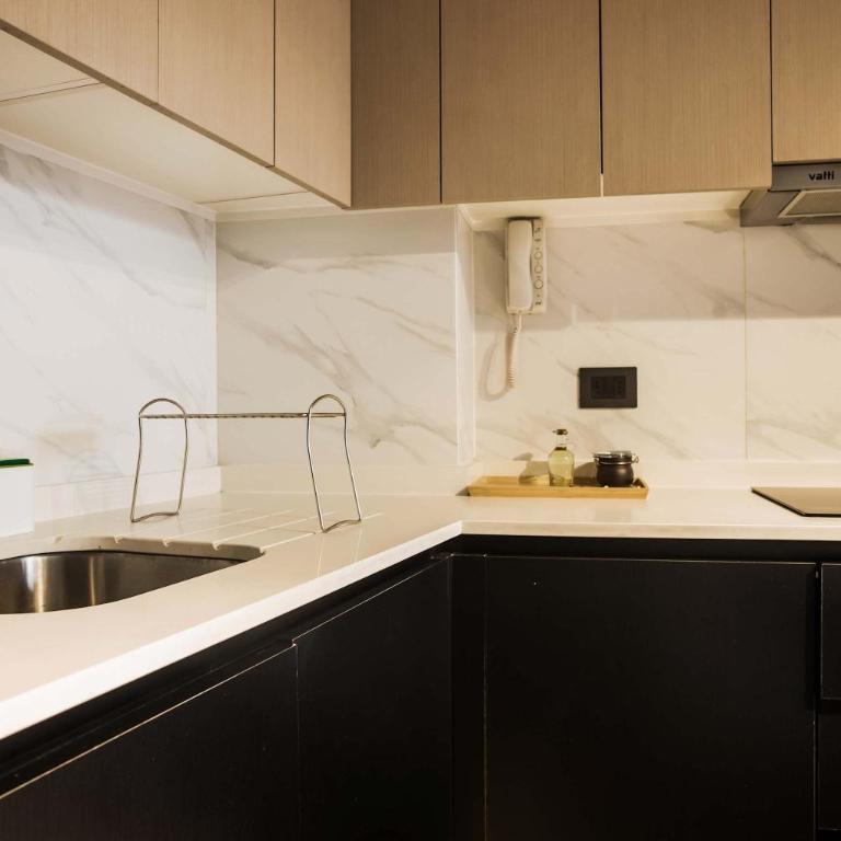 Modern 1BR Flat Prime Location Luxury Living - Apartamento - 14
