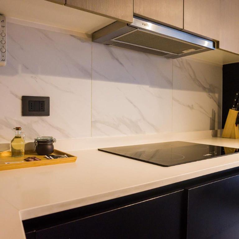 Modern 1BR Flat Prime Location Luxury Living - Apartamento - 15