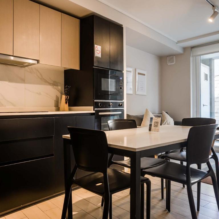 Modern 1BR Flat Prime Location Luxury Living - Apartamento - 7