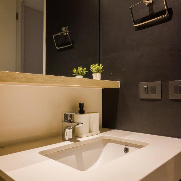 Modern 1BR Flat Prime Location Luxury Living - Apartamento - 21