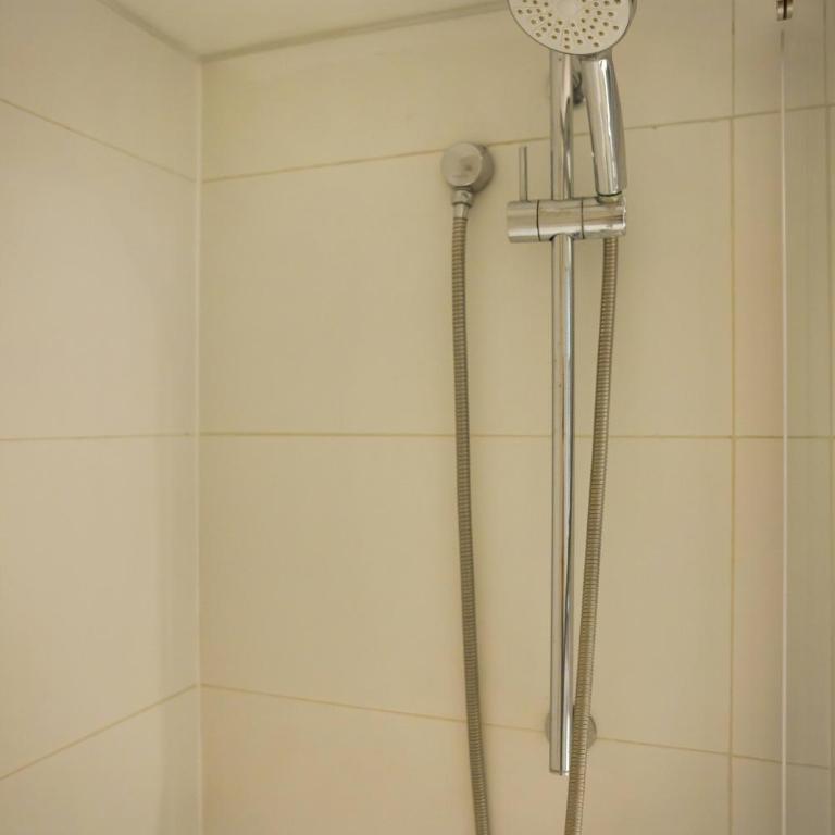 Modern 1BR Flat Prime Location Luxury Living - Apartamento - 23