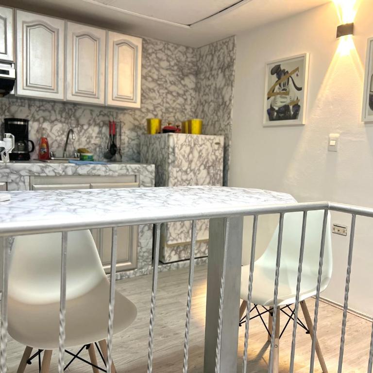 APARTAESTUDIO FRENTE AL HOTEL LAS AMERICAs - One-Bedroom Apartment - 12