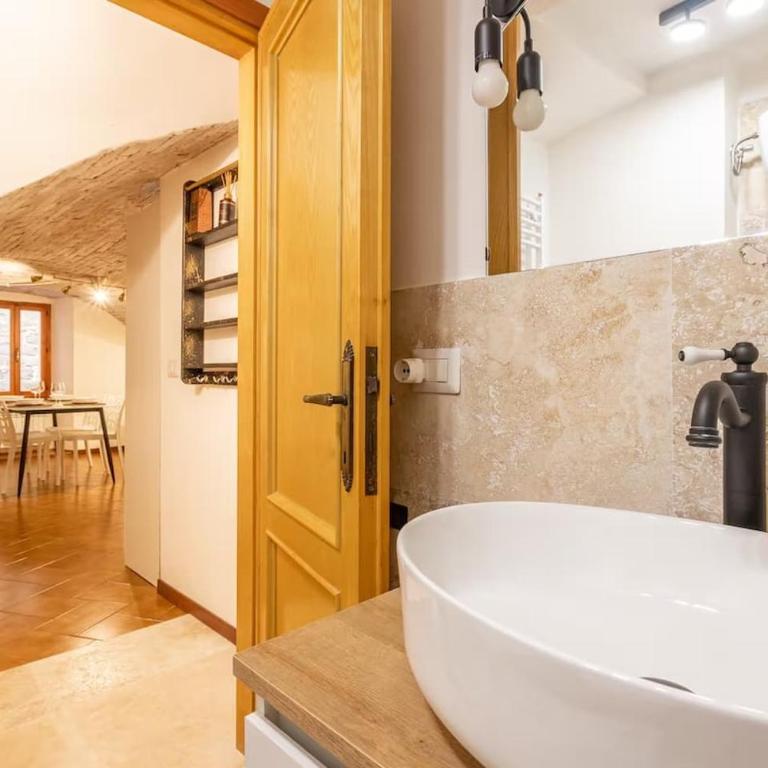 Viola - Bohemian 1-Bedroom Flat in Artists' Quarter - Appartamento con 1 Camera da Letto - 1
