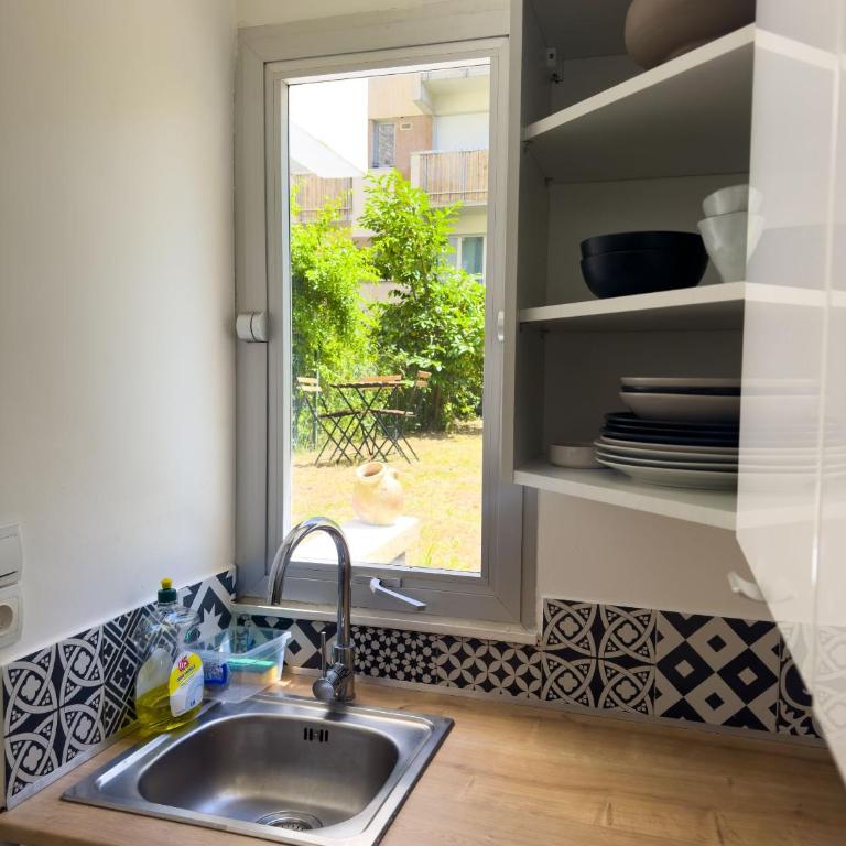 Charming Parisian Apartment with Garden View - Appartement - 7