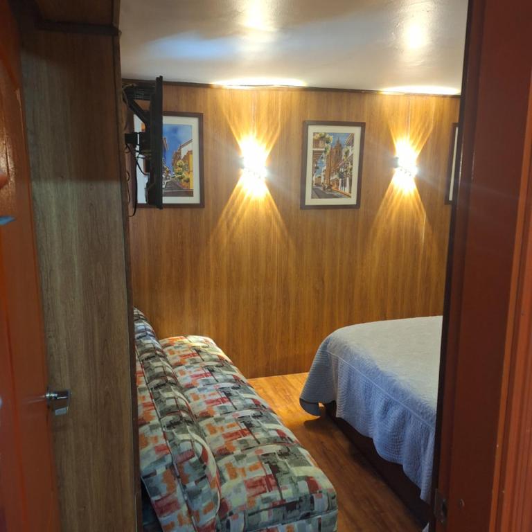 Hotel Apartasuite Normandia - Suite con bañera de hidromasaje y cama grande - 4