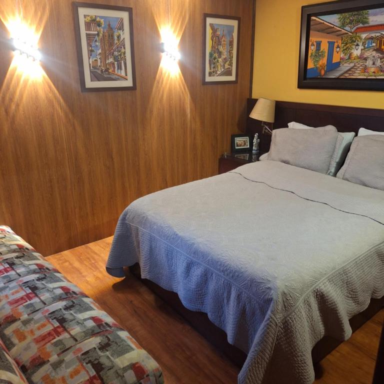 Hotel Apartasuite Normandia - Suite con bañera de hidromasaje y cama grande - 5