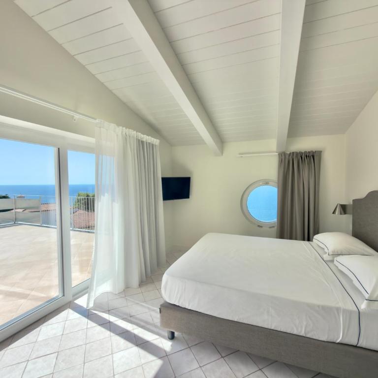 Borgo dei Saraceni - Domus Indomita - Camera Matrimoniale Deluxe con Balcone e Vista Mare - 2